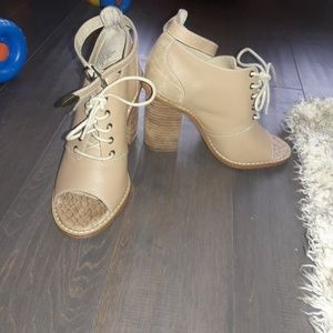 Kelsi Dagger chunky open toe heel